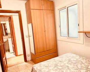 Bedroom of Flat to share in  Barcelona Capital  with Air Conditioner, Heating and Parquet flooring
