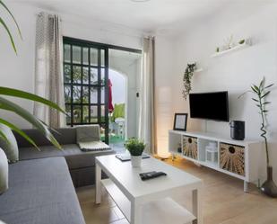 Sala d'estar de Apartament de lloguer en San Bartolomé de Tirajana amb Jardí privat, Terrassa i Moblat