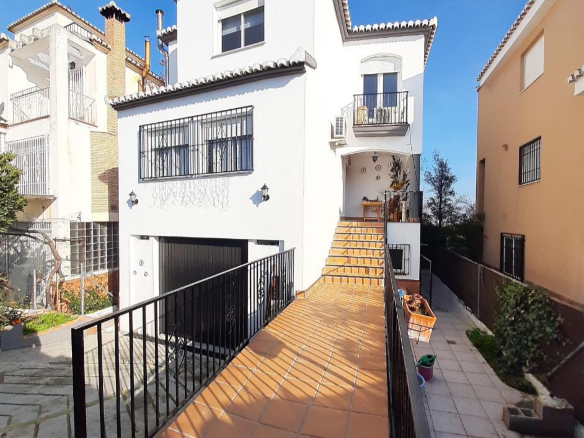 Exterior view of House or chalet for sale in Cúllar Vega  with Air Conditioner, Swimming Pool and Balcony