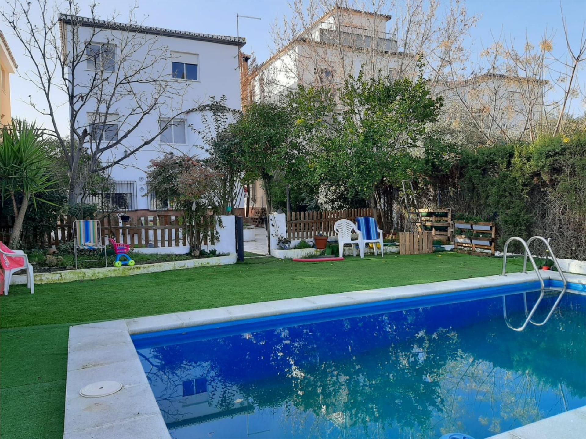 Houses for sale in Avenida del Carmen, 33, Cúllar Vega Swimming pool of Houses for sale in Cúllar Vega with Air Conditioner, Swimming Pool and Balcony