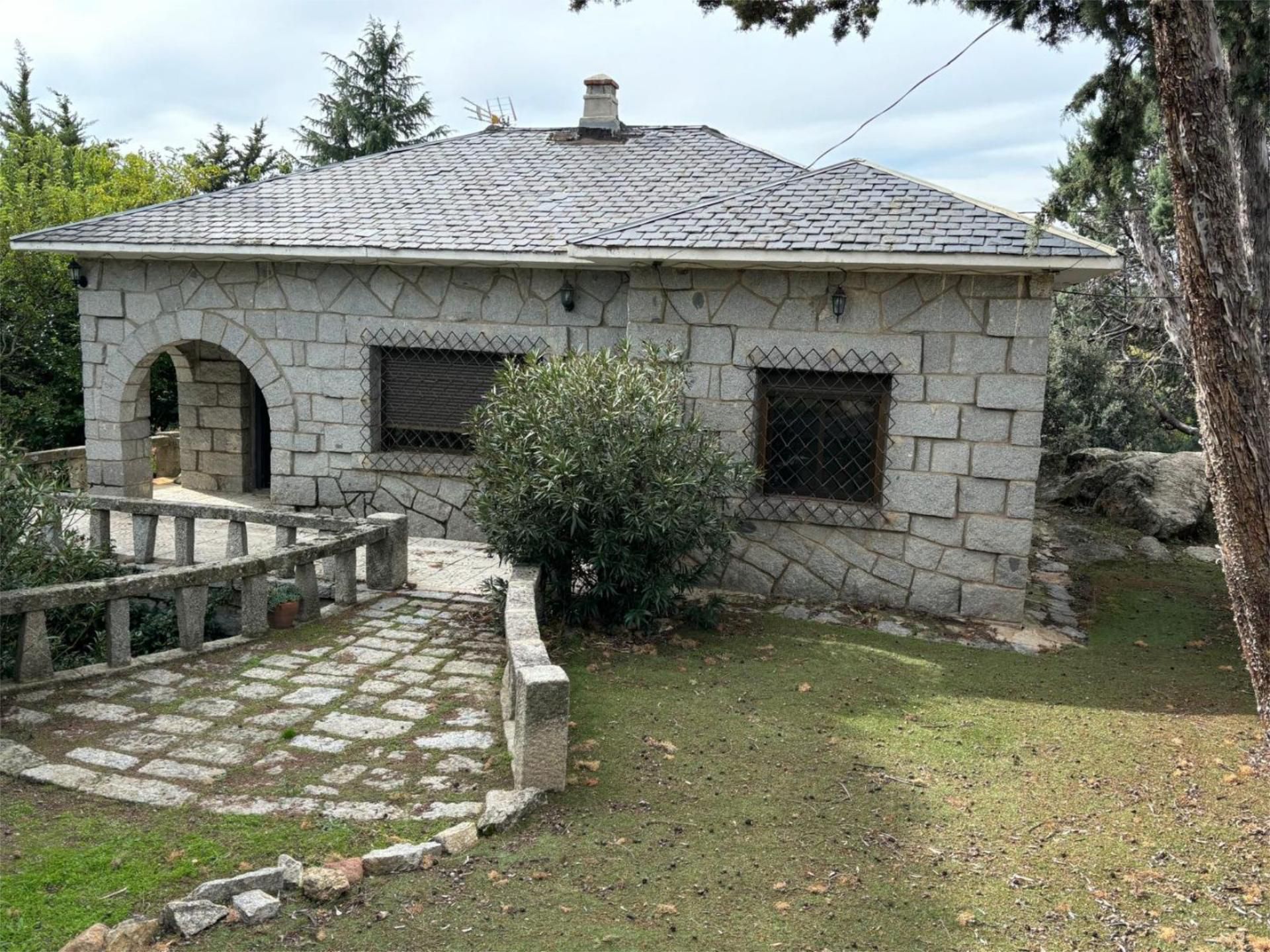 Vista exterior de Casa o xalet en venda en Galapagar amb Aire condicionat, Terrassa i Balcó