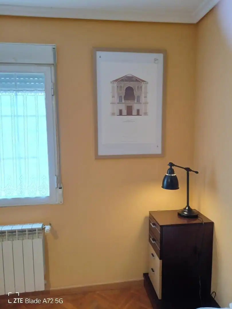Habitació a Glorieta las Cañas, 40, Las Lomas - Salinera - La Muñeca Dormitori de Casa adosada per a compartir en Guadalajara amb Aire condicionat, Calefacció i Jardí privat