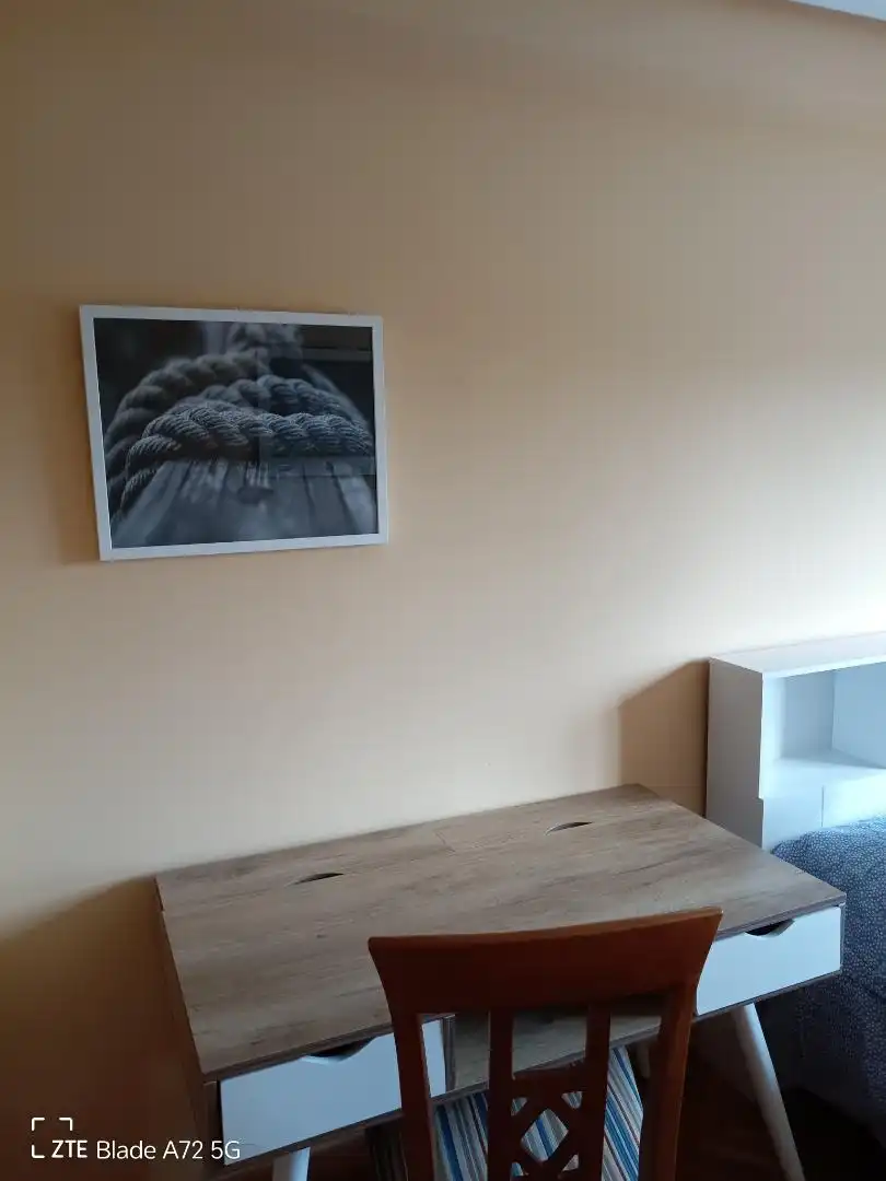 Habitació a Glorieta las Cañas, 40, Las Lomas - Salinera - La Muñeca Dormitori de Casa adosada per a compartir en Guadalajara amb Aire condicionat, Calefacció i Jardí privat