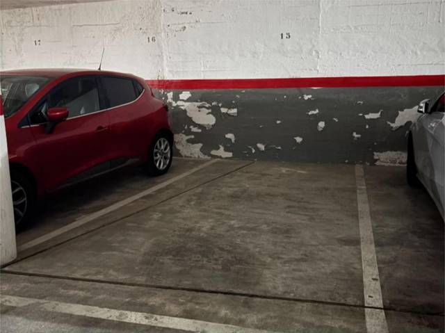 Garaje en Venta en Paseo de la Sierra, 36 en Cerrado de Calderón - Hacienda Paredes