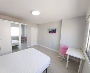 Bedroom of Flat to share in Arteixo  with Parquet flooring, Furnished and Oven