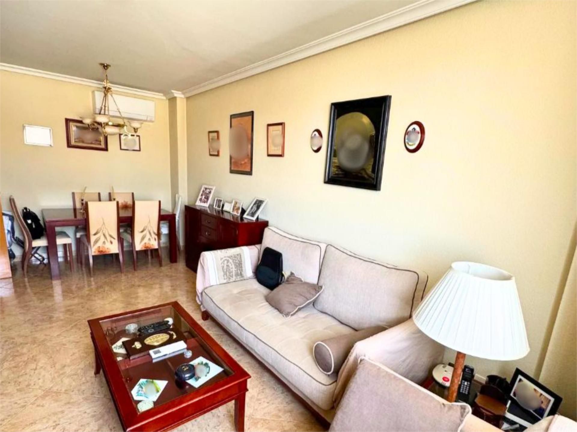 Sala d'estar de Pis en venda en  Madrid Capital amb Aire condicionat i Balcó