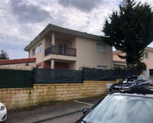 Vista exterior de Pis en venda en Ribamontán al Monte amb Calefacció, Jardí privat i Parquet