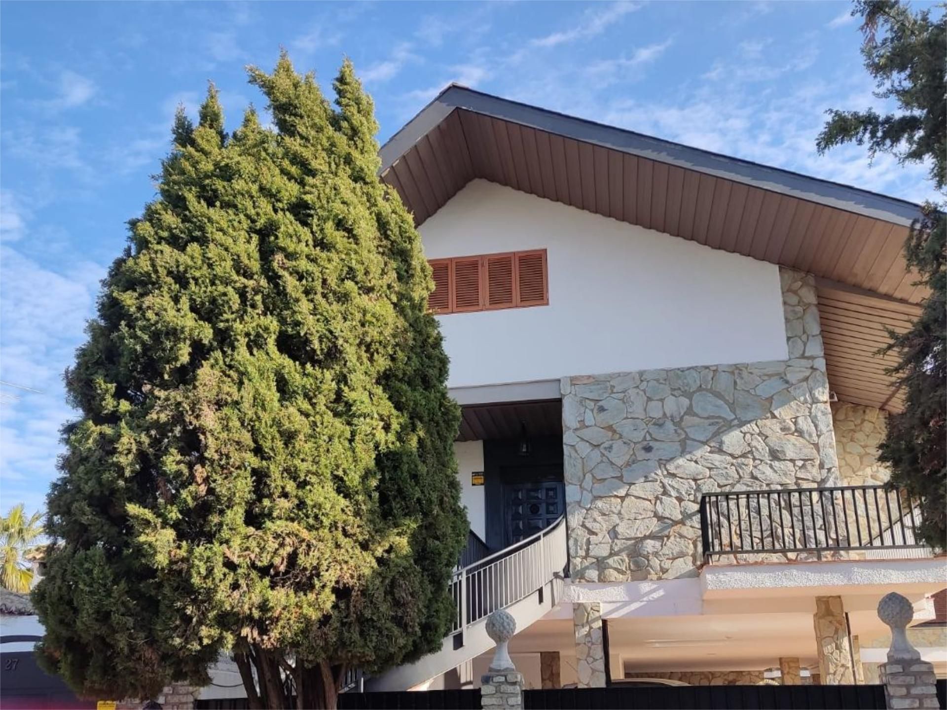 Exterior view of House or chalet for sale in  Sevilla Capital  with Air Conditioner and Balcony