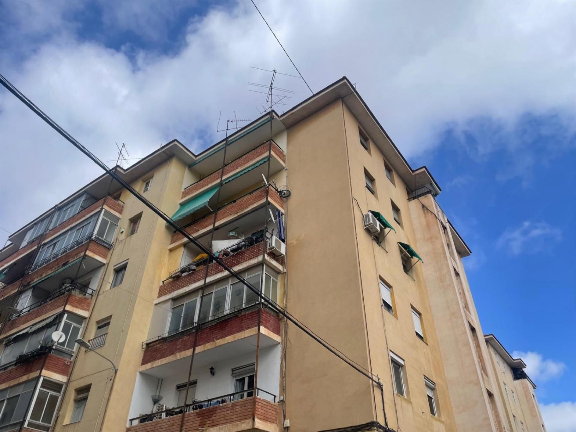 Vista exterior de Piso en venta en Alicante / Alacant con Terraza, Amueblado y Balcón