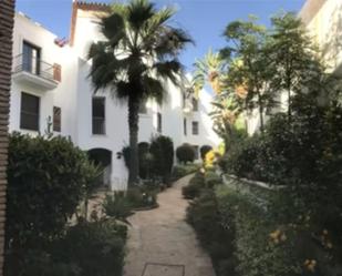Vista exterior de Pis per a compartir en Benahavís amb Aire condicionat, Calefacció i Jardí privat