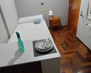 Bedroom of Flat to share in Lugo Capital  with Heating, Parquet flooring and Furnished