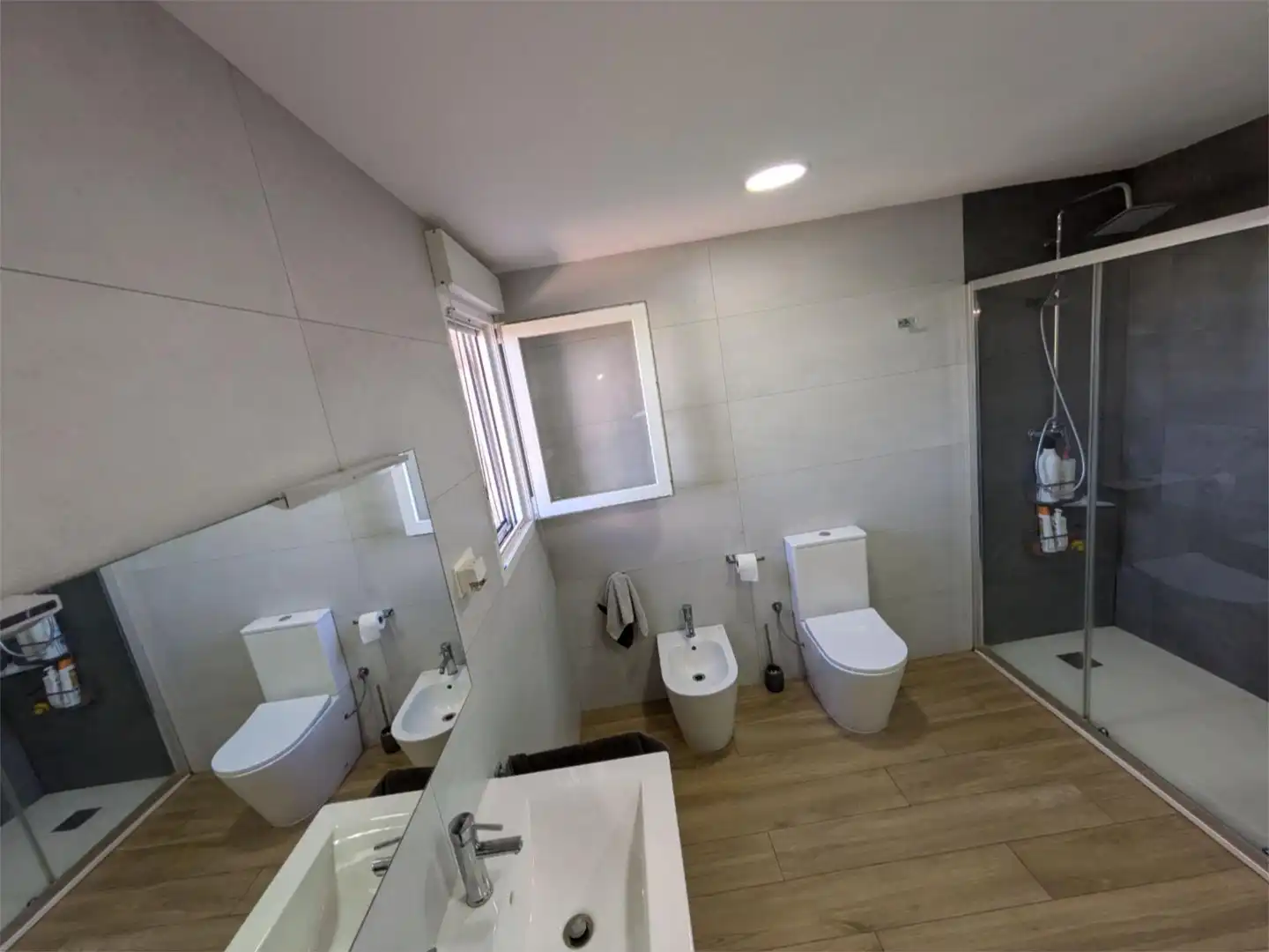 Wohnung zum Verkauf in Calle Alcora S N 83, 10, Estación - Universidad Badezimmer von Wohnung zum Verkauf in Castellón de la Plana / Castelló de la Plana mit Klimaanlage, Privatgarten und Terrasse