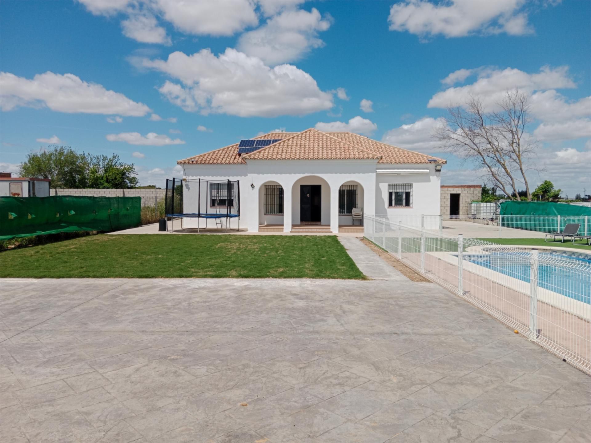 Vista exterior de Finca rústica en venda en Los Palacios y Villafranca