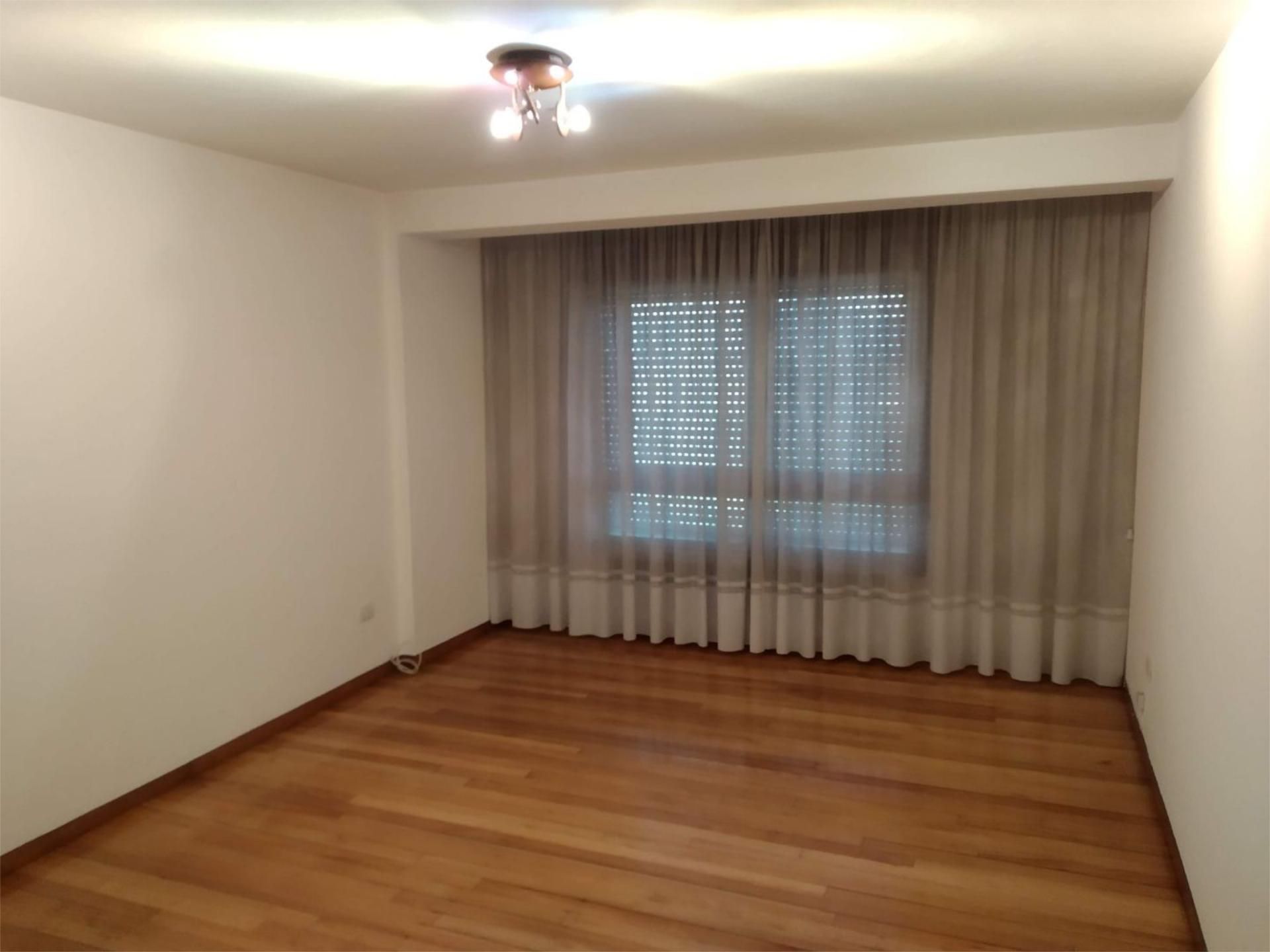 Habitación de Piso en venta en Ames con Calefacción, Trastero y Balcón
