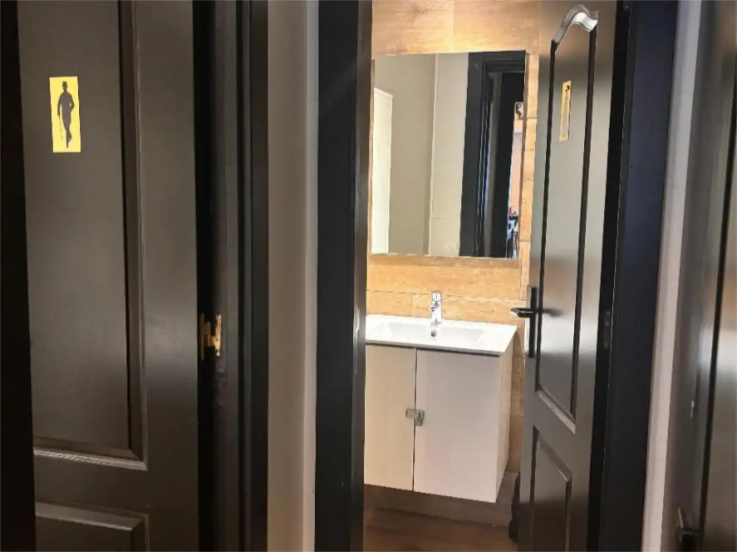 Commercial properties for rent in Calle de Irunlarrea, 5, Mendebaldea - Ermitagaña Bathroom of Commercial properties for rent in Pamplona / Iruña with Air Conditioner, Heating and Parquet flooring