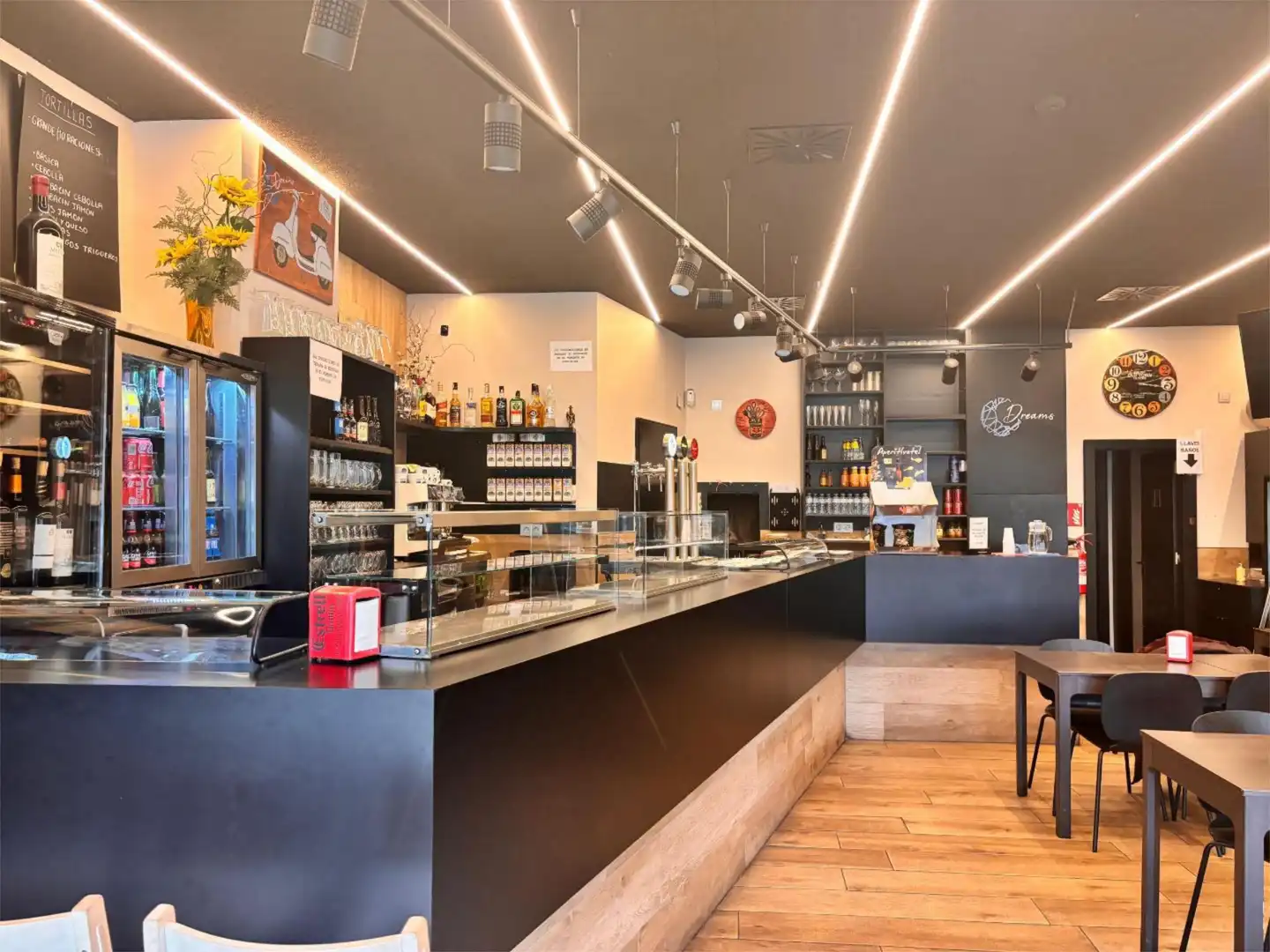 Commercial properties for rent in Calle de Irunlarrea, 5, Mendebaldea - Ermitagaña Commercial properties for rent in Pamplona / Iruña with Air Conditioner, Heating and Parquet flooring