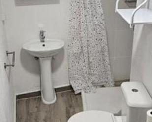 Bany de Pis de lloguer en Ulldecona amb Traster i Moblat
