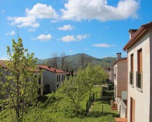 Vista exterior de Casa adosada en venda en Allariz amb Calefacció, Jardí privat i Terrassa