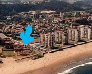 Vista exterior de Apartament en venda en Castrillón amb Jardí privat i Moblat
