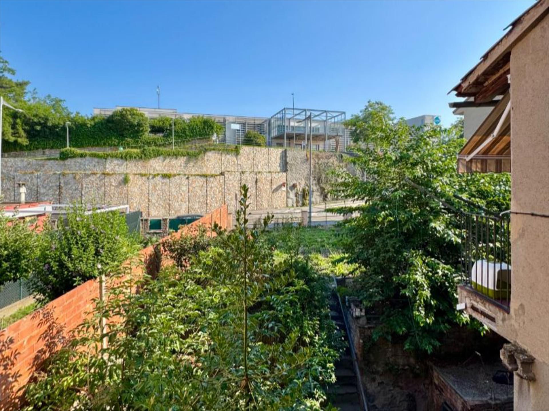 Garden of Single-family semi-detached for sale in Manlleu  with Air Conditioner, Terrace and Swimming Pool