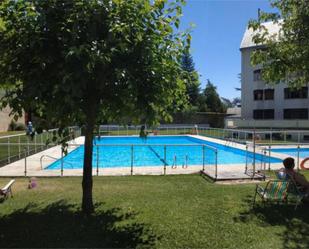 Piscina de Apartament de lloguer en Jaca amb Calefacció, Jardí privat i Terrassa