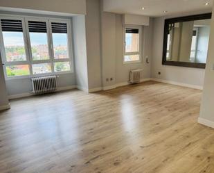 Bedroom of Flat to rent in  Madrid Capital  with Air Conditioner, Heating and Private garden