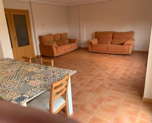 Sala d'estar de Casa o xalet en venda en Aranjuez amb Calefacció, Jardí privat i Parquet