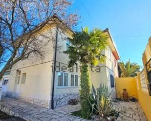 Exterior view of House or chalet for sale in Colmenar de Oreja  with Heating, Private garden and Storage room