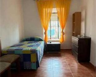 Dormitori de Casa o xalet de lloguer en Villanueva del Río y Minas amb Calefacció, Jardí privat i Traster