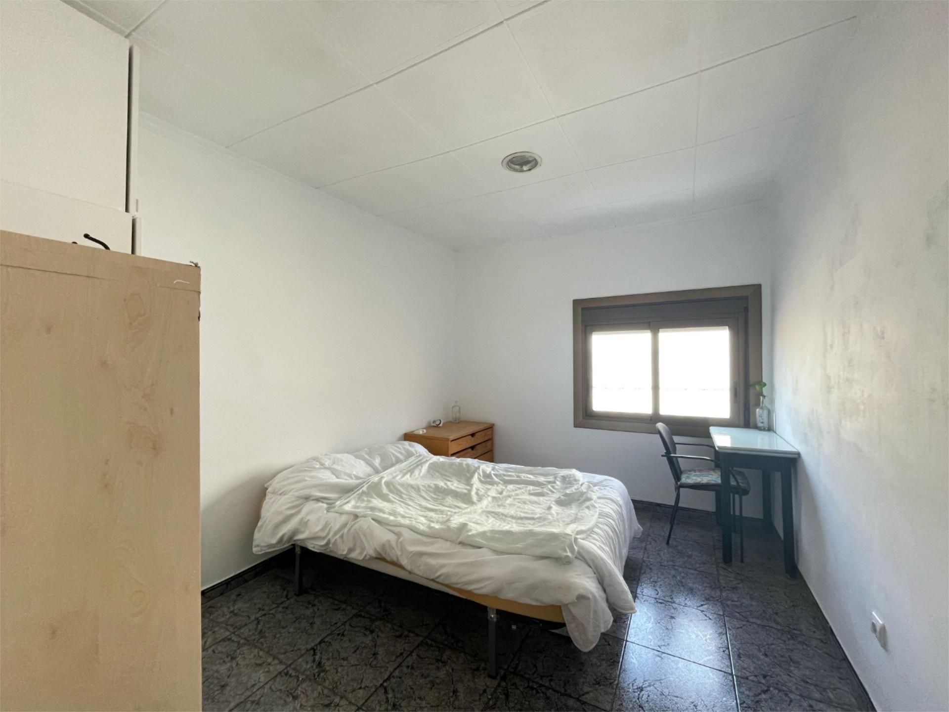 Flat to share in Carrer de Milà i Fontanals, 109, Fondo