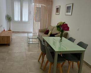 Menjador de Apartament de lloguer en  Sevilla Capital amb Aire condicionat, Calefacció i Moblat
