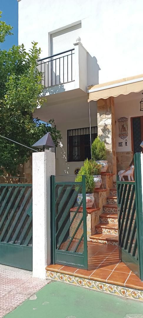Vista exterior de Pis en venda en  Jaén Capital amb Calefacció, Jardí privat i Terrassa