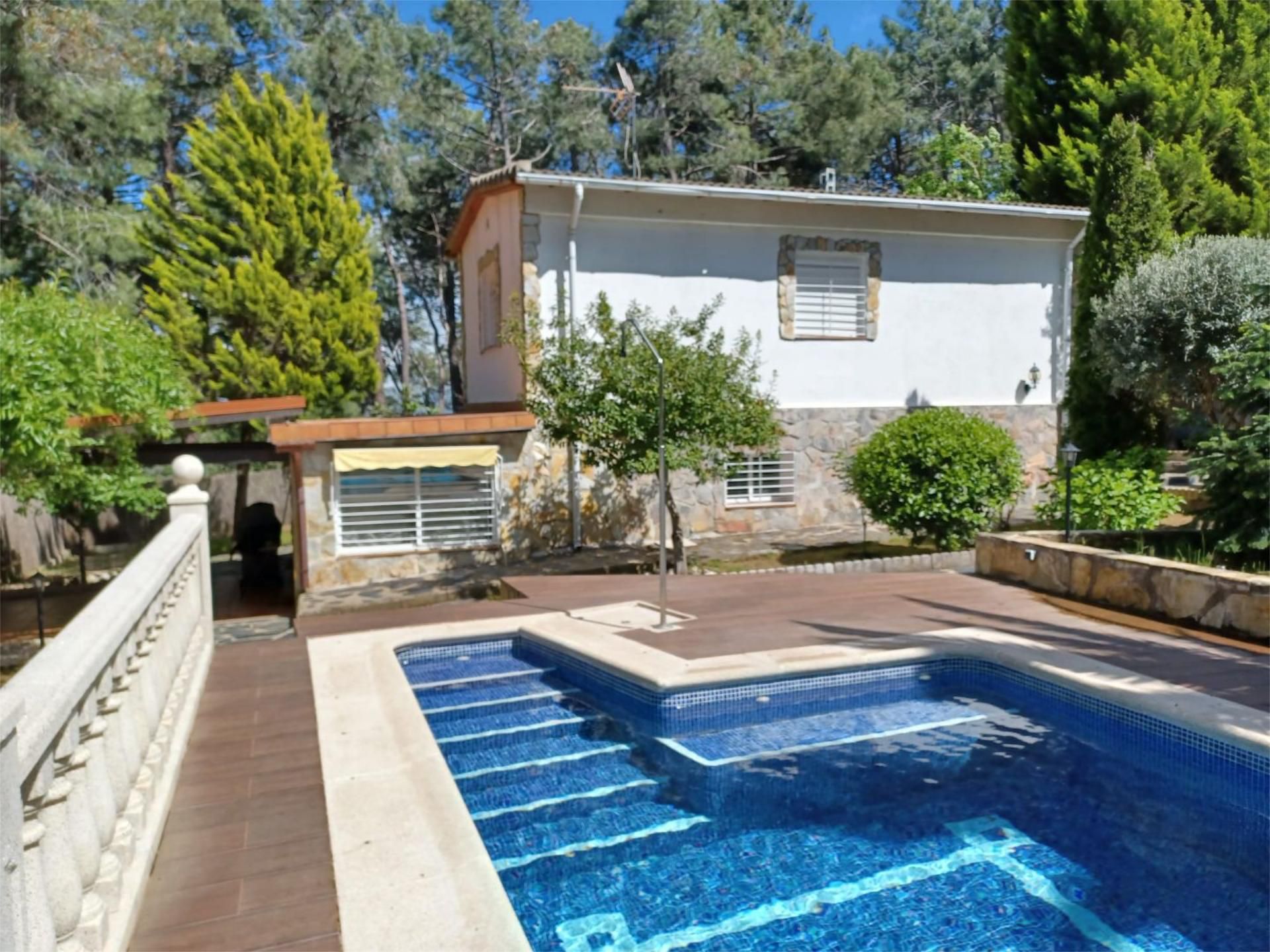 Piscina de Pis en venda en El Tiemblo  amb Calefacció, Jardí privat i Terrassa