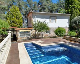 Piscina de Casa o xalet en venda en El Tiemblo  amb Terrassa i Piscina