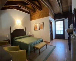 Dormitori de Apartament de lloguer en Jaca amb Calefacció, Terrassa i Moblat