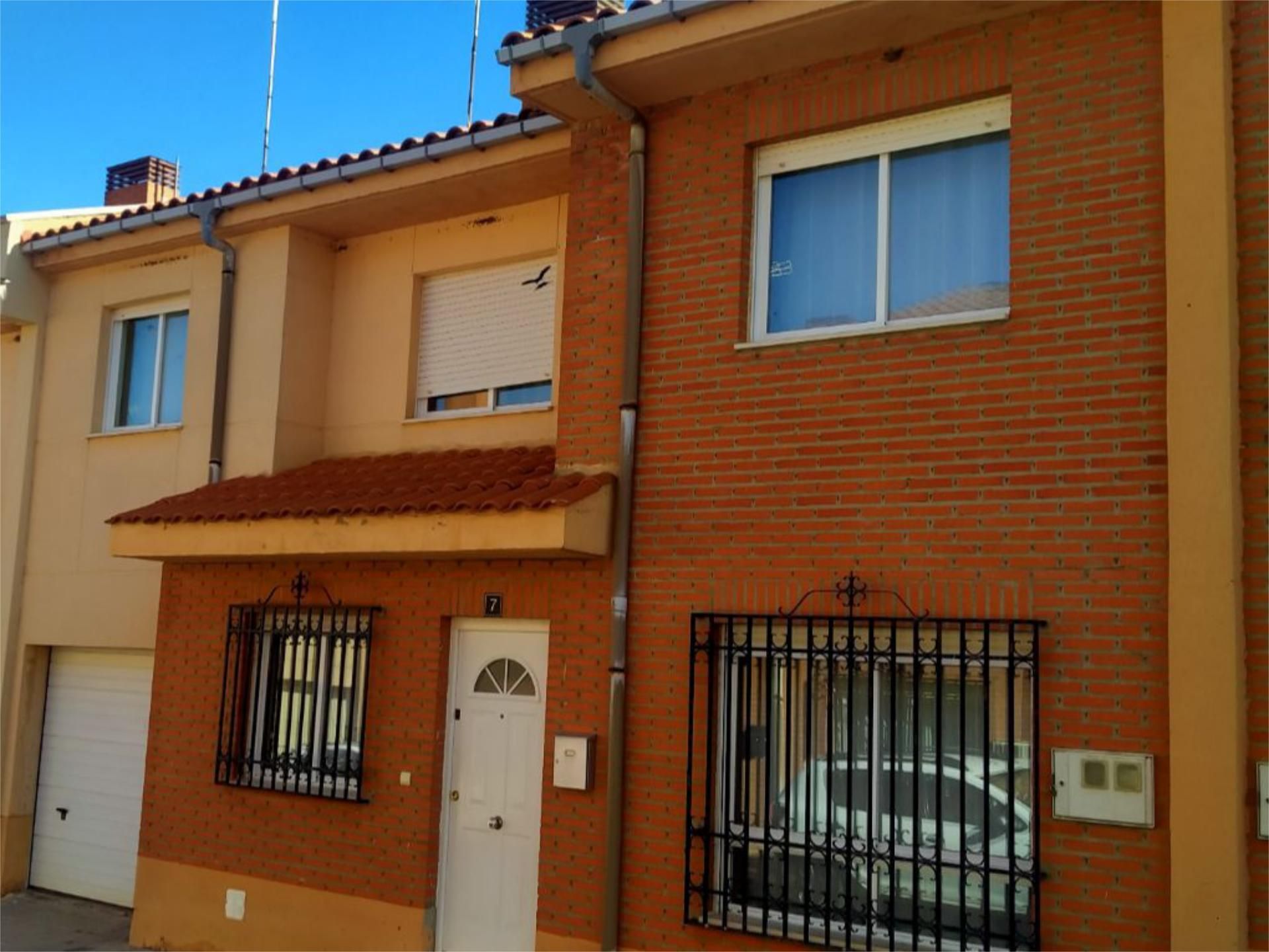 Exterior view of Single-family semi-detached for sale in Castrogonzalo  with Terrace