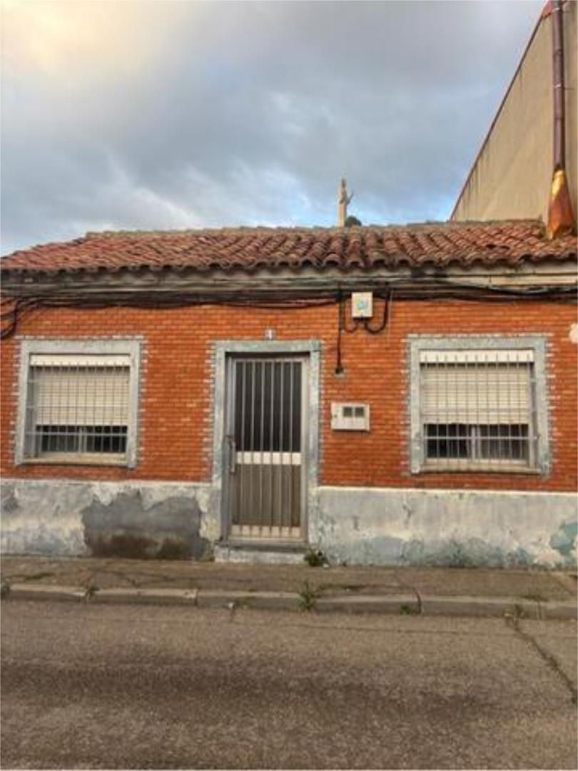 Exterior view of House or chalet for sale in Palencia Capital