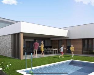 Piscina de Casa o xalet en venda en Torelló amb Aire condicionat, Calefacció i Jardí privat