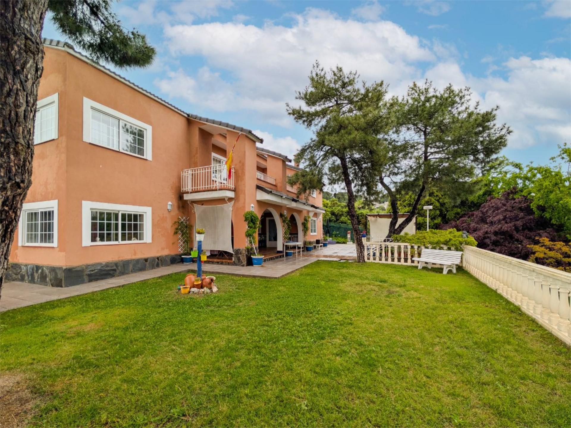 Garden of House or chalet for sale in Batres  with Air Conditioner, Terrace and Swimming Pool