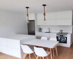 Cuina de Apartament de lloguer en Cee amb Moblat