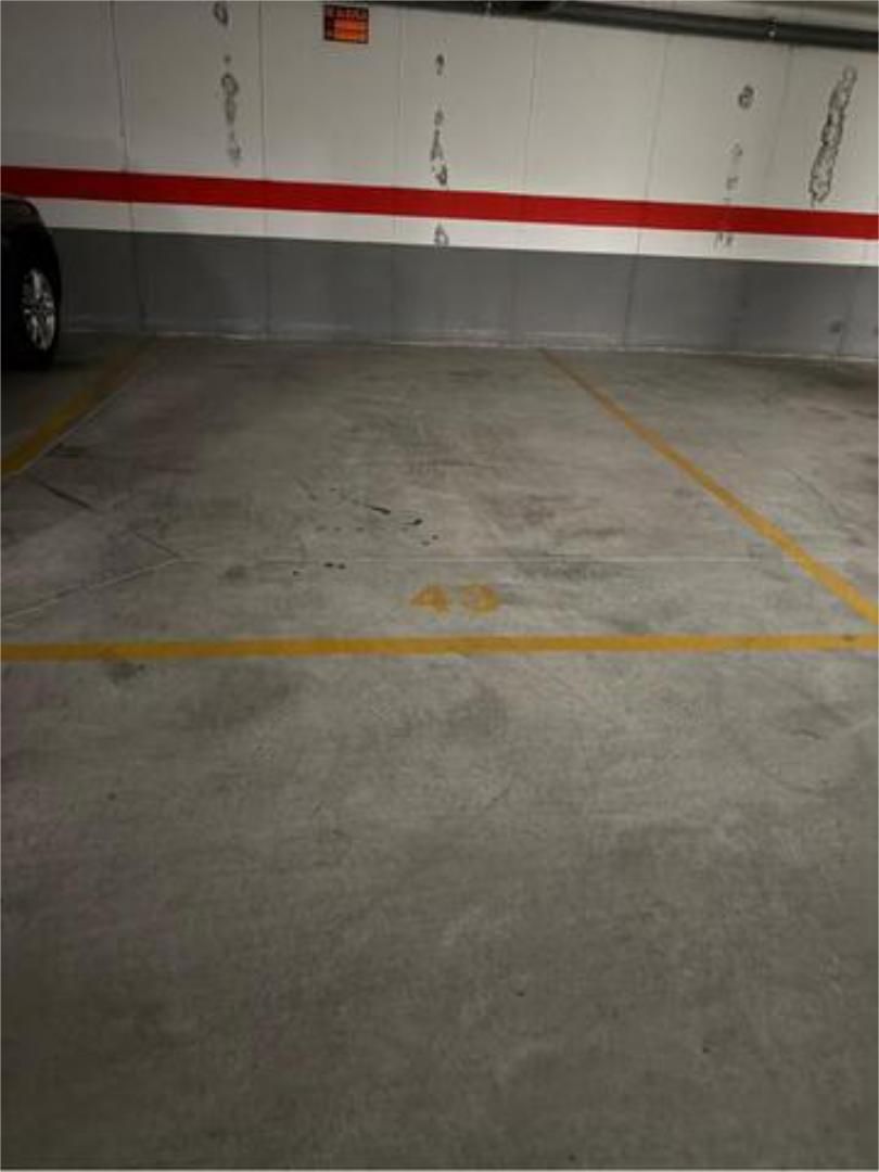 Parkplatz von Garage miete in Haro