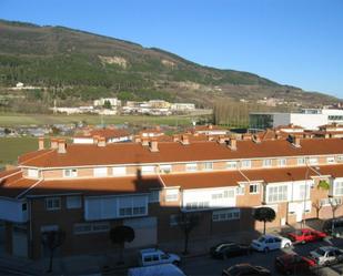 Vista exterior de Pis en venda en Berriozar amb Balcó