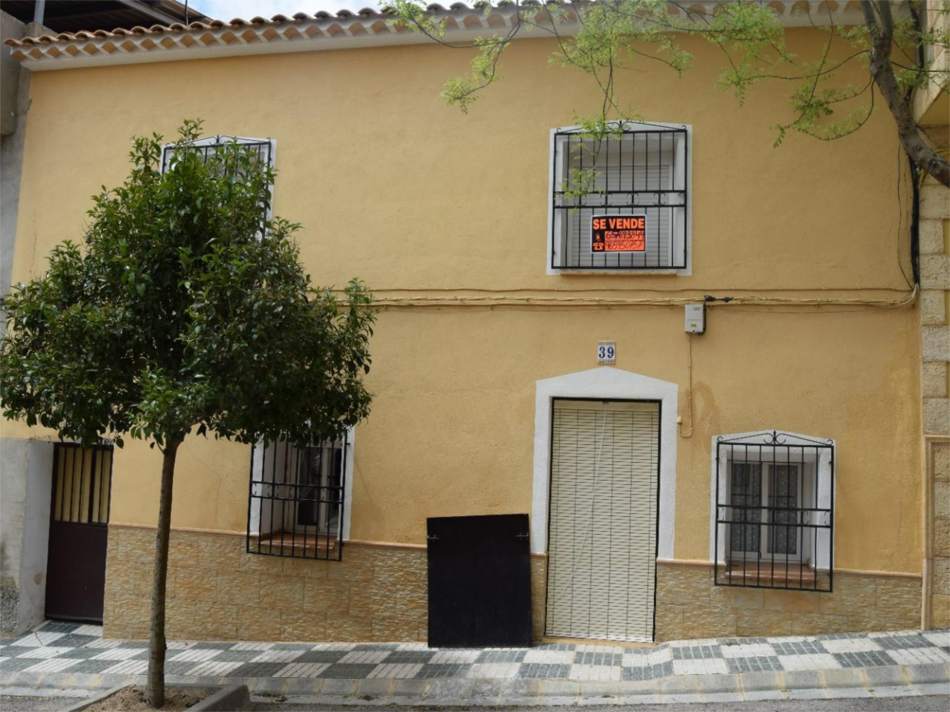 Vista exterior de Casa adosada en venda en Lezuza amb Terrassa