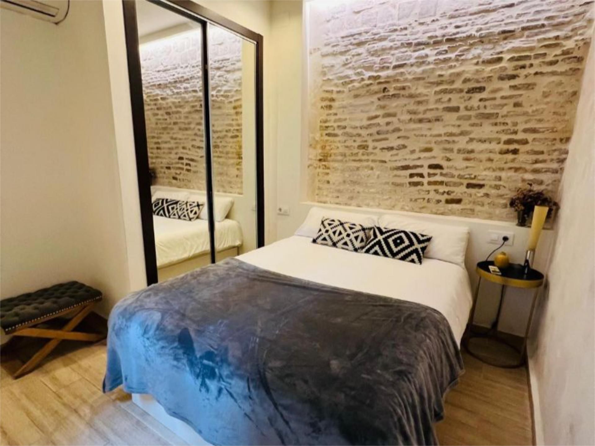 Bedroom of Flat for sale in  Sevilla Capital  with Air Conditioner, Heating and Storage room