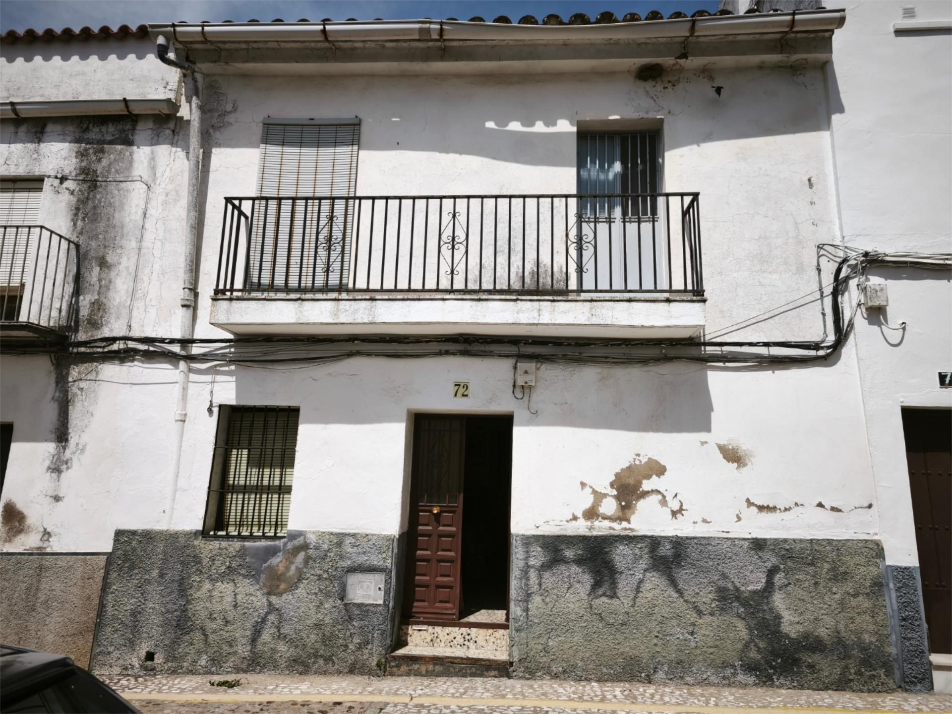 Vista exterior de Casa adosada en venda en Zufre amb Jardí privat, Terrassa i Traster