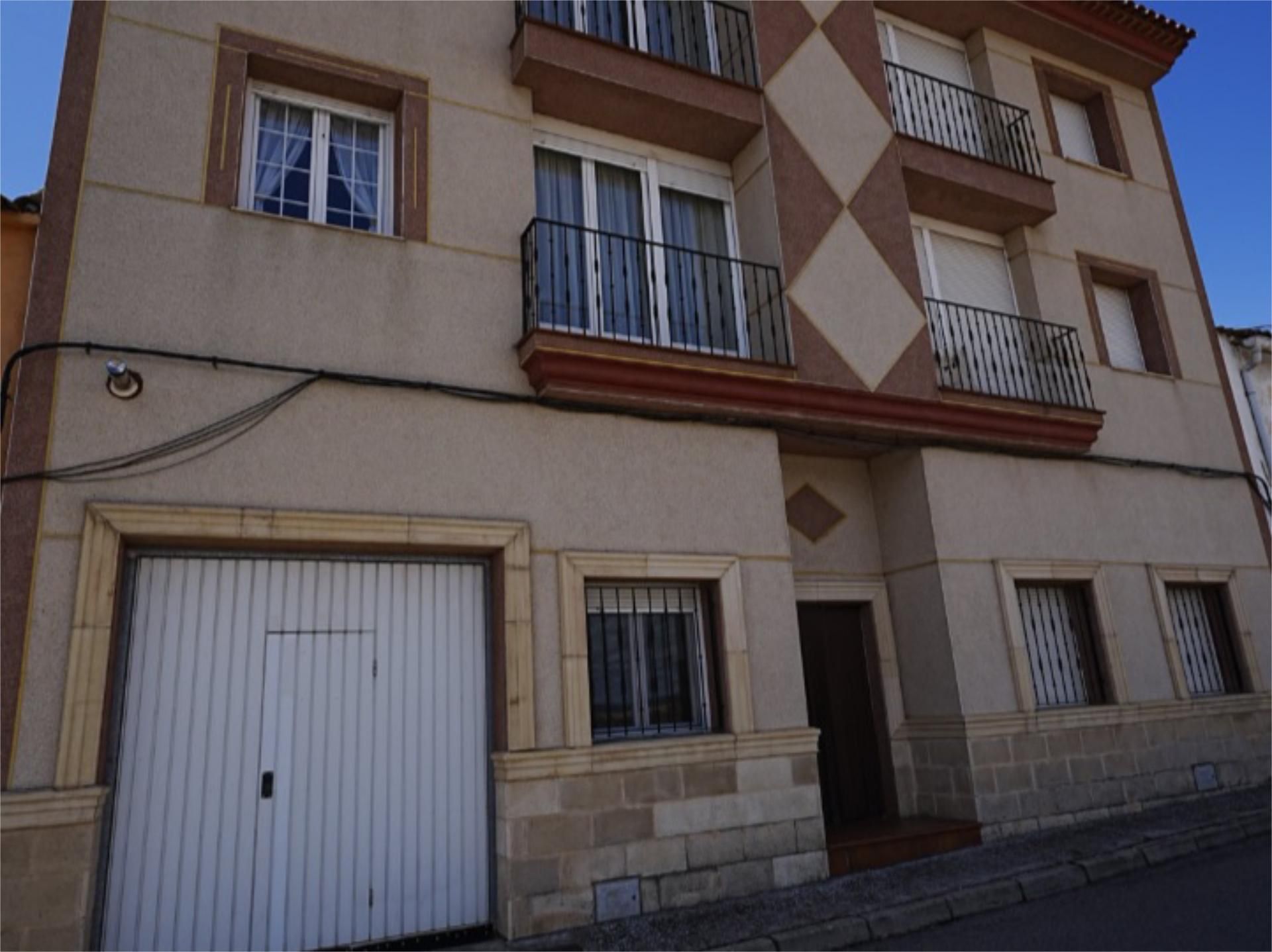 Vista exterior de Casa adosada en venda en Carboneras de Guadazaón amb Calefacció i Balcó