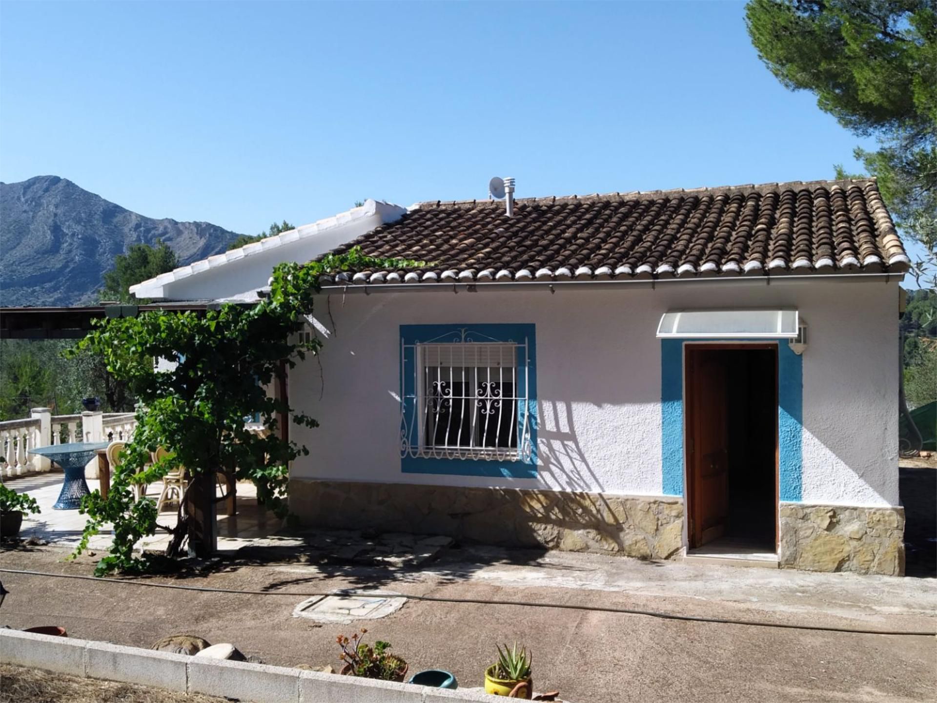 Vista exterior de Casa o xalet en venda en Parcent amb Aire condicionat, Jardí privat i Moblat