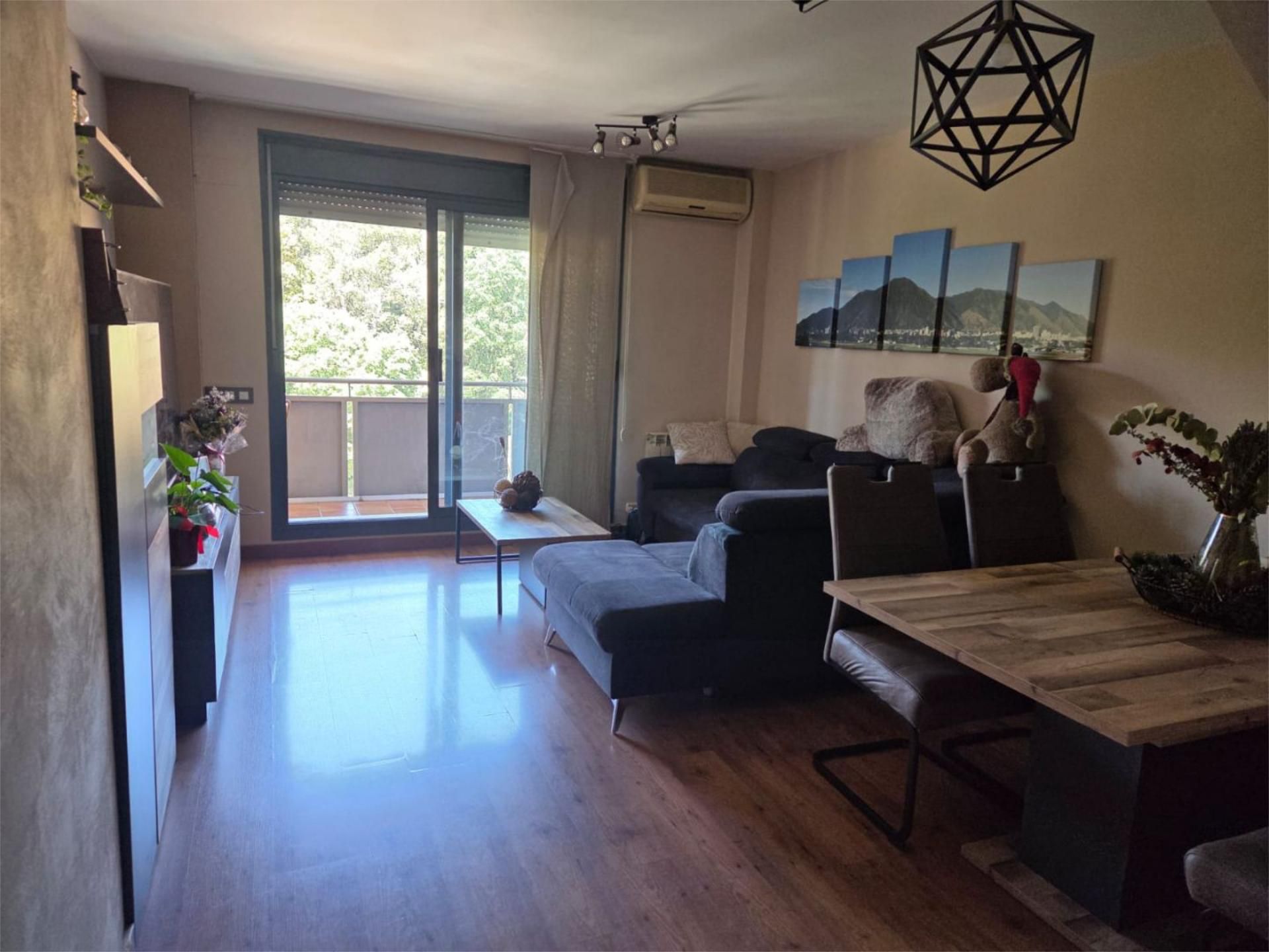 Sala d'estar de Dúplex en venda en Polinyà amb Aire condicionat, Terrassa i Balcó