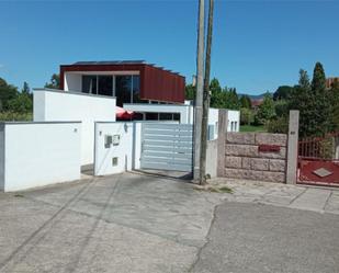 Exterior view of House or chalet for sale in Tomiño  with Terrace and Swimming Pool
