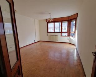 Sala d'estar de Pis en venda en Gijón  amb Terrassa